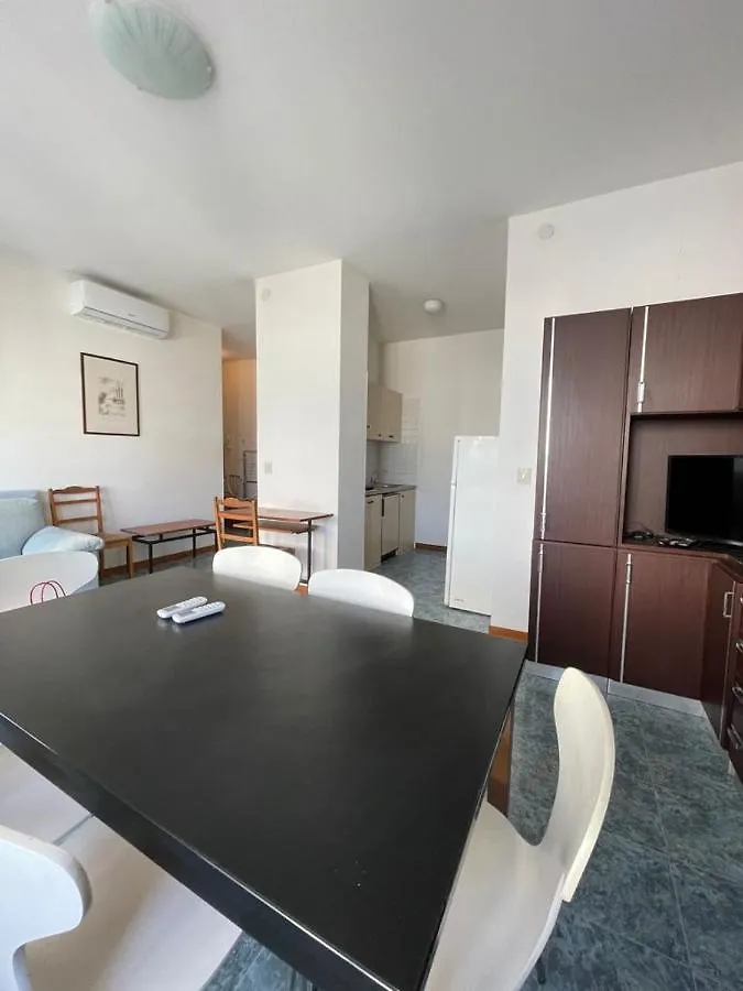 Апартаменты Condominio Cansiglio- Walterigato Apartments- Solo Per Famiglie Лидо-ди-Езоло